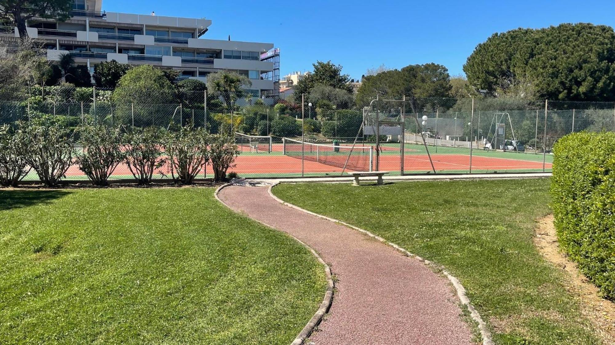 Joli Studio Vue Mer, Piscine, Tennis, Parking Antibes Esterno foto